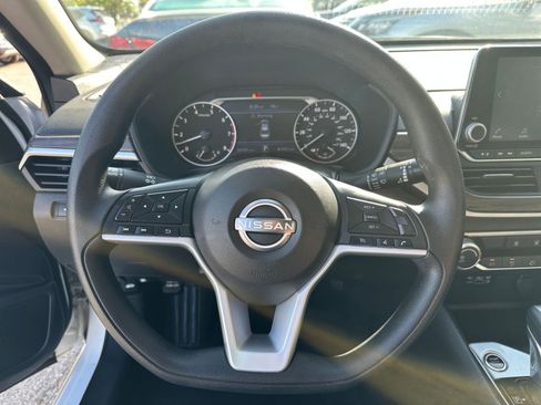 Used 2025 Nissan Altima 2.5 SV FWD image 28