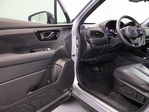 Used 2025 Subaru Forester Touring image 9