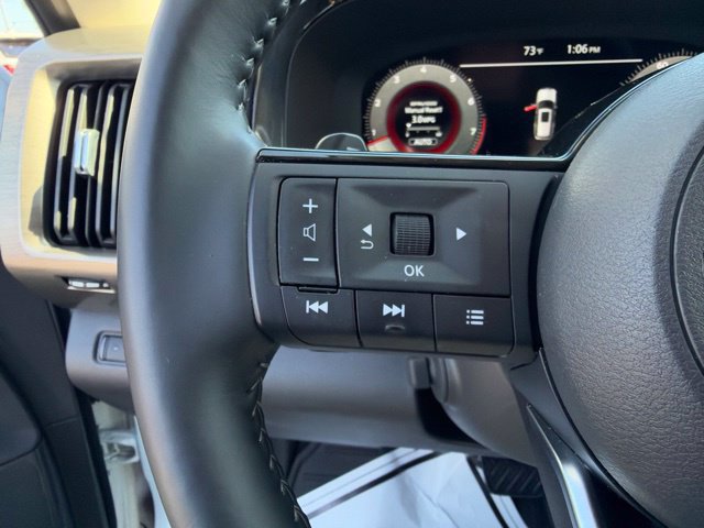 Used 2025 Nissan Pathfinder Platinum AWD/4WD image 14
