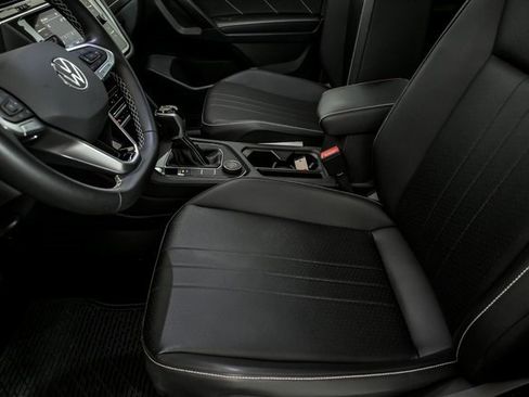 Certified 2022 Volkswagen Tiguan SE w/ Panoramic Sunroof Package image 9