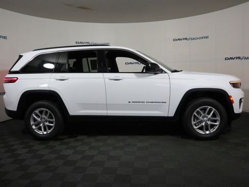 New 2026 Jeep Grand Cherokee Laredo AWD/4WD image 4