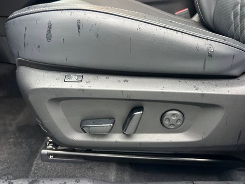 Used 2025 Mitsubishi Outlander SEL image 13