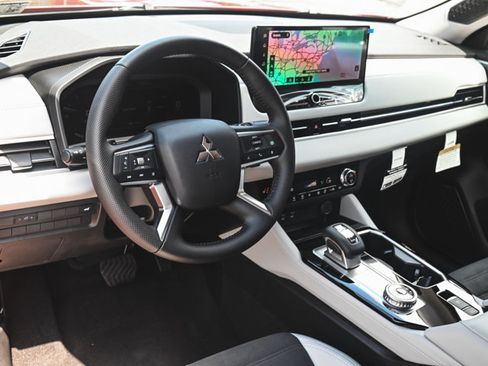 New 2025 Mitsubishi Outlander SE AWD/4WD image 15