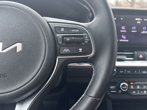 Used 2022 Kia Niro EX w/ Cold Weather Package image 35