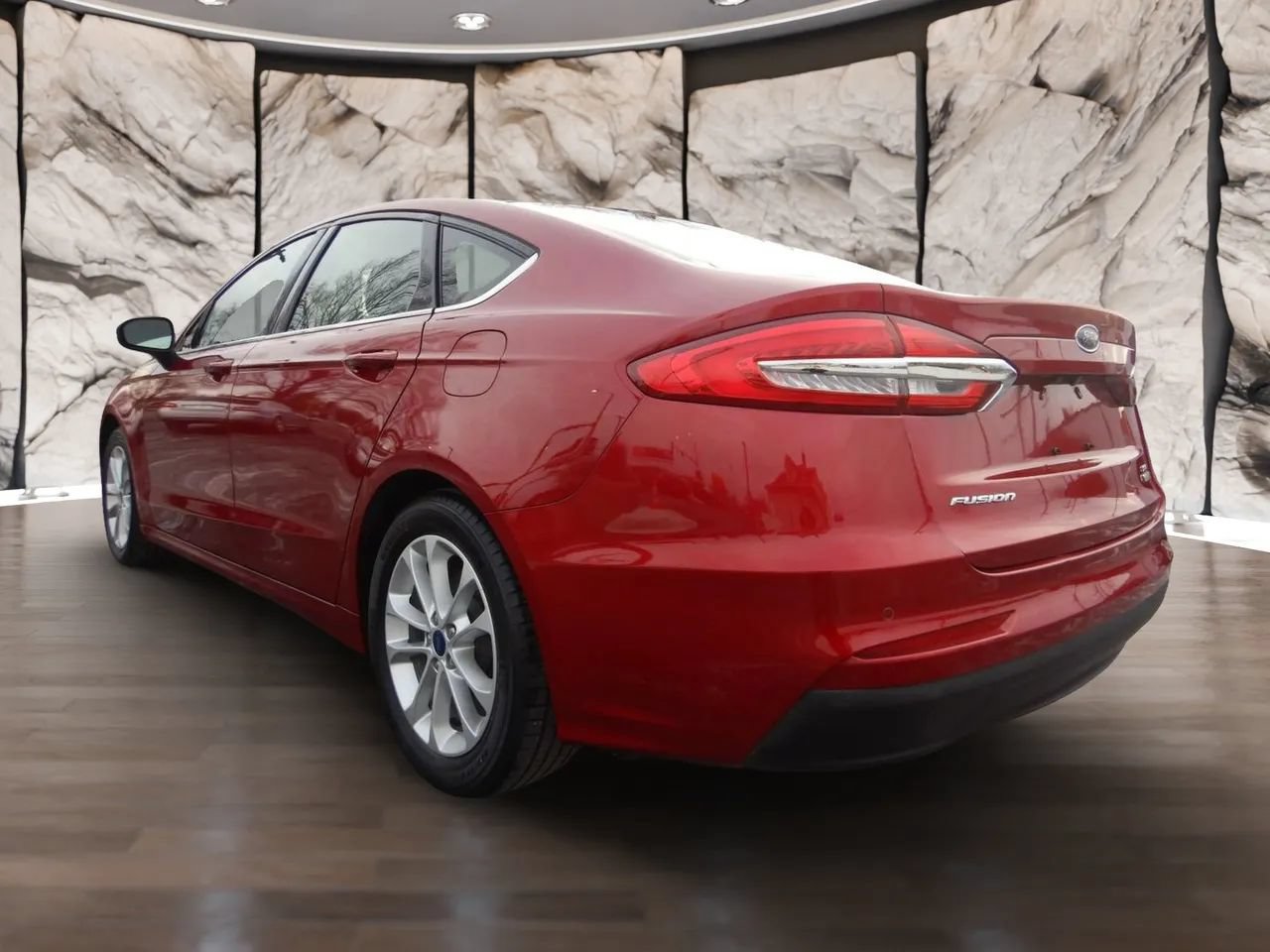 Used 2019 Ford Fusion SE FWD image 9
