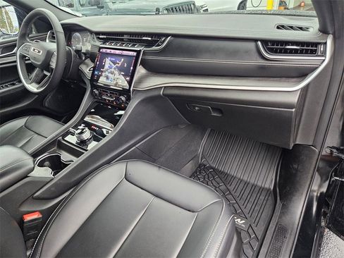 Certified 2025 Jeep Grand Cherokee Limited w/ Trailer Tow Package image 36