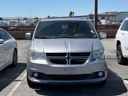 Used 2019 Dodge Grand Caravan SXT FWD image 3