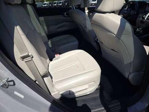 Used 2022 Kia Sorento EX w/ Panoramic Sunroof Package FWD image 11