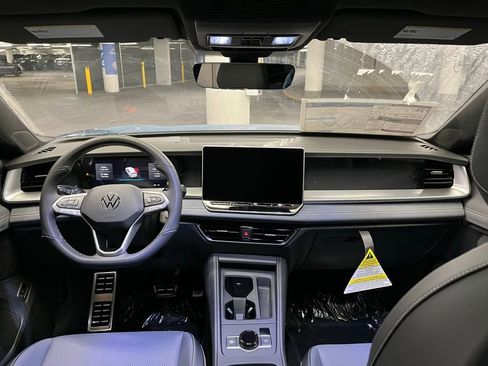 New 2026 Volkswagen Tiguan SE R-Line image 7