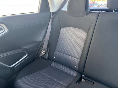 Used 2025 Kia Soul LX w/ LX Technology Package FWD image 37