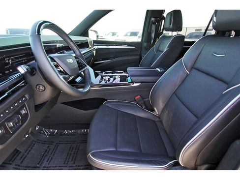 Used 2025 Cadillac Escalade ESV Sport w/ Touring Package image 6