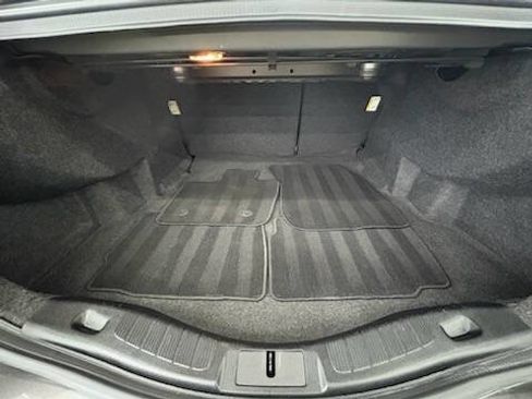 Used 2017 Ford Fusion SE w/ Fusion SE Technology Package image 12