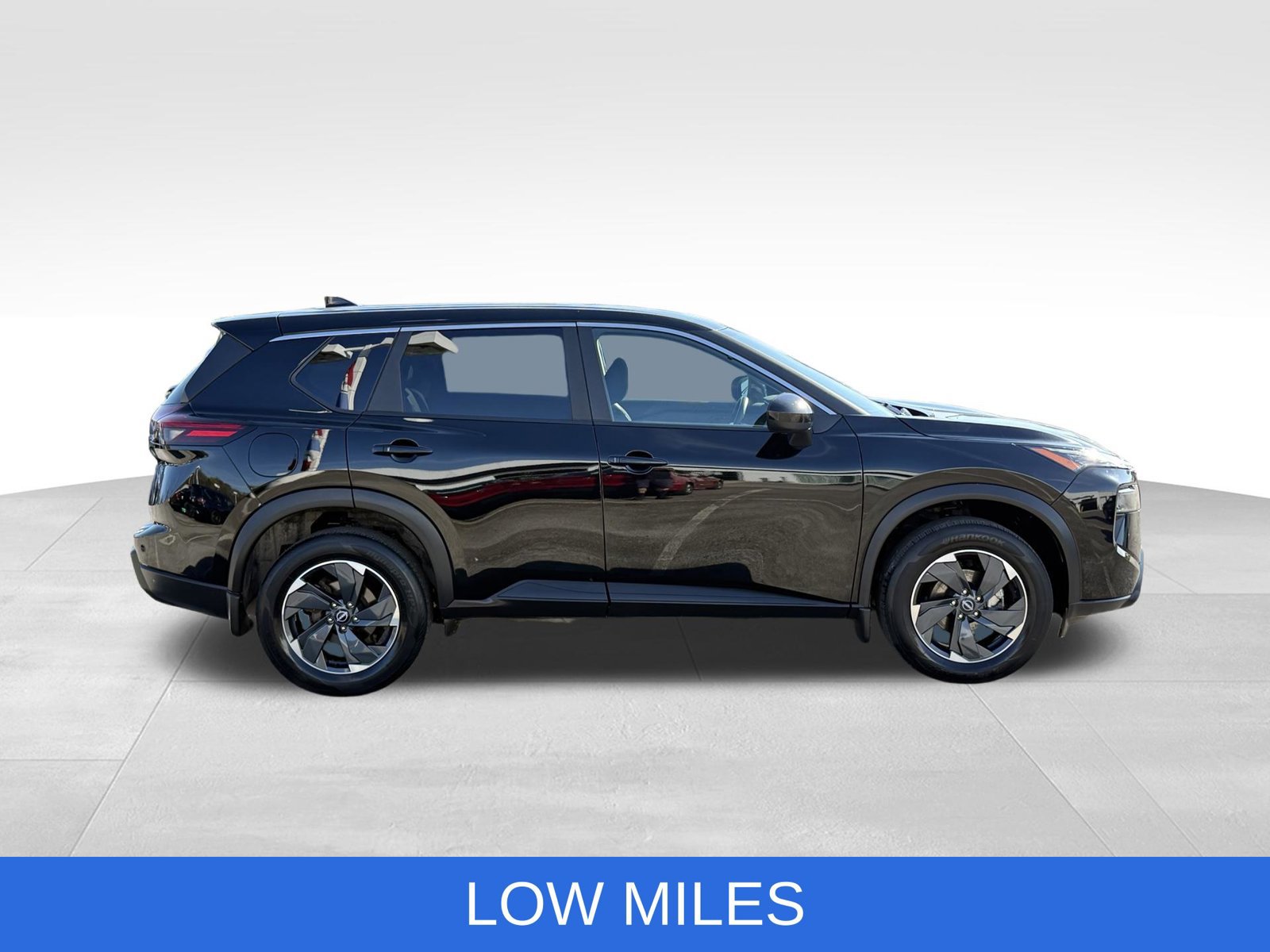 Used 2025 Nissan Rogue SV AWD/4WD image 11