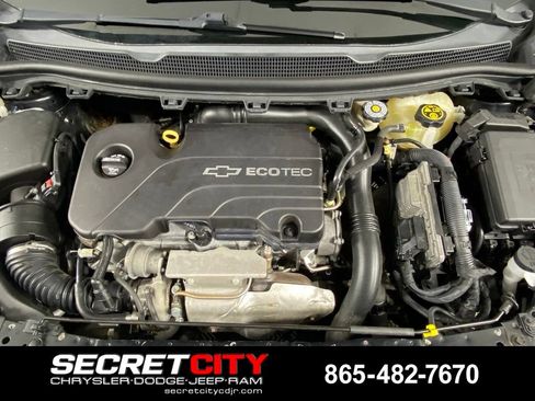 Used 2018 Chevrolet Cruze LT w/ Convenience Package FWD image 31