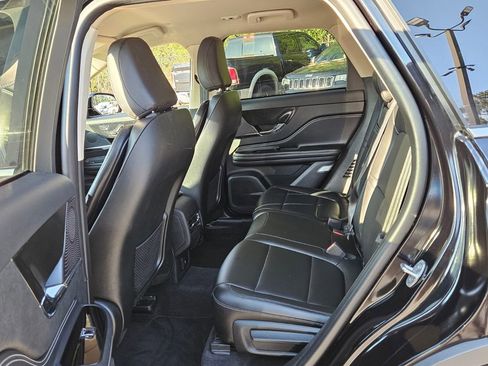 Used 2023 Lincoln Corsair AWD image 6