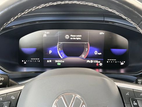 Used 2024 Volkswagen Taos SE FWD image 16