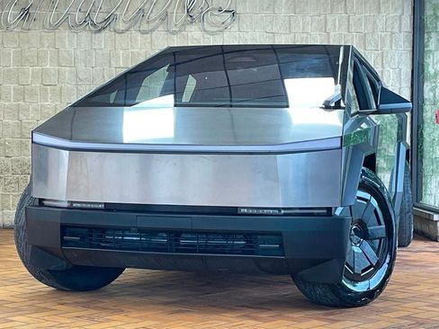Used 2024 Tesla Cybertruck AWD Crew Cab image 2