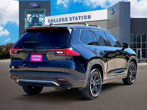 Used 2024 Toyota Grand Highlander Limited image 4