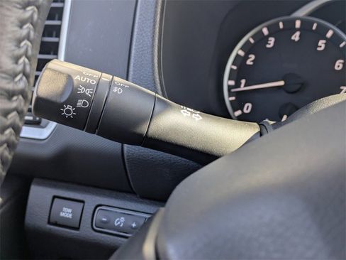 Used 2024 Nissan Frontier SL w/ Technology Package image 27