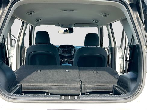 Used 2023 Kia Soul LX image 7