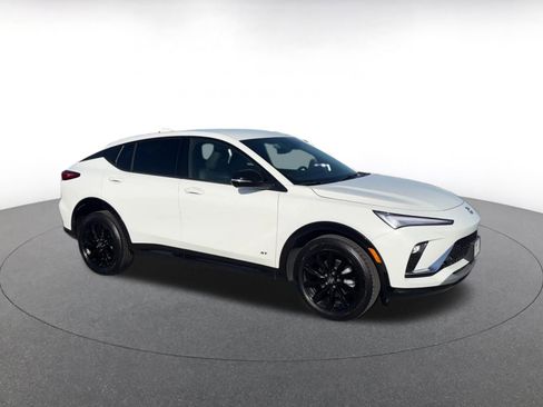 Used 2025 Buick Envista Sport Touring image 2