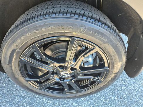 Used 2022 Nissan Kicks SR w/ Premium Package image 8