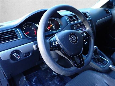 Used 2016 Volkswagen Jetta SE FWD image 8
