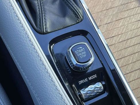 Used 2021 Volvo XC90 T6 Momentum image 36