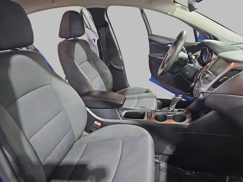 Certified 2018 Chevrolet Cruze LT w/ LT Convenience Package image 13