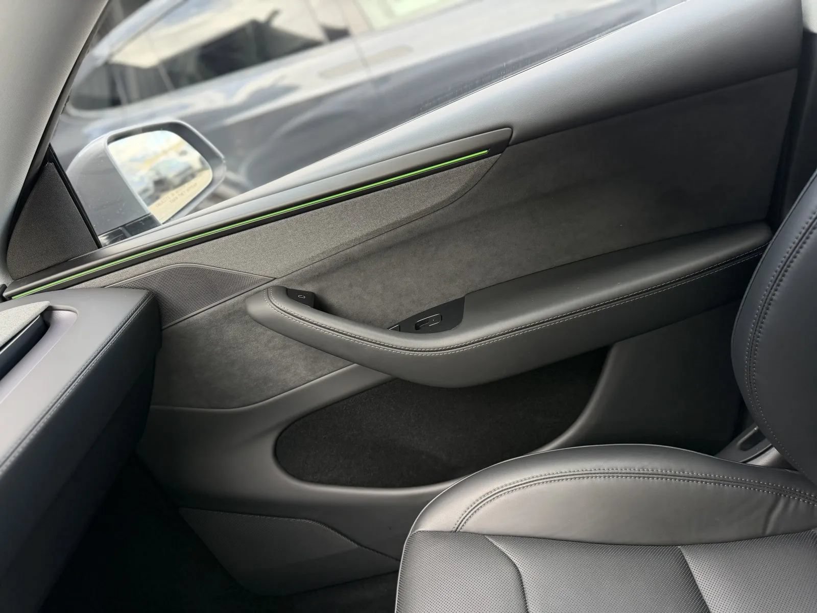 Used 2026 Tesla Model Y Long Range RWD image 40