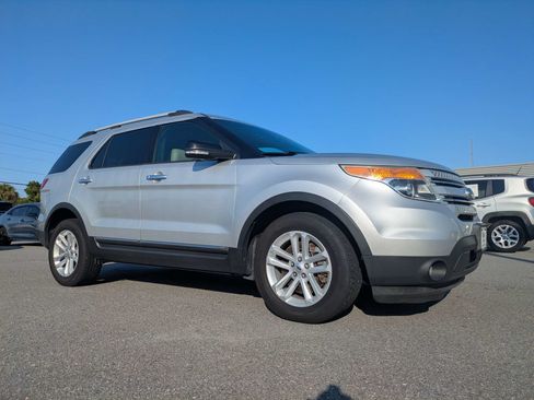 Used 2014 Ford Explorer XLT w/ Equipment Group 202A FWD image 1