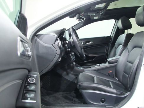 Certified 2019 Mercedes-Benz GLA 250 4MATIC image 4