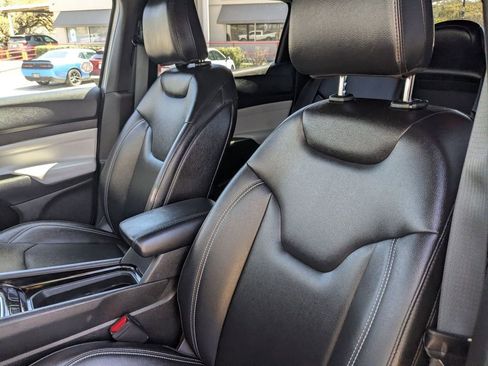 Used 2025 Jeep Compass Limited image 13