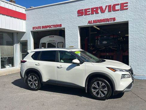 Used 2022 Nissan Rogue SV w/ SV Premium Package image 1