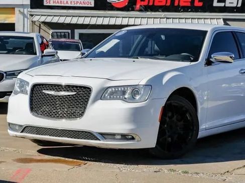 Used 2019 Chrysler 300 Limited RWD image 5