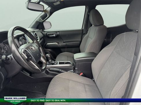 Used 2016 Toyota Tacoma 4x4 Double Cab image 19