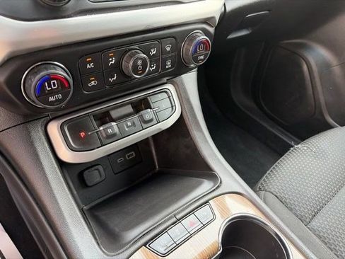 Used 2023 GMC Acadia SLE FWD image 24