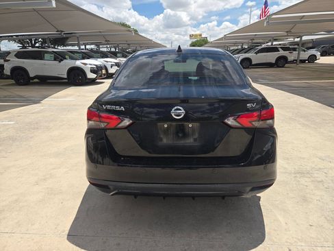 Used 2021 Nissan Versa SV FWD image 4