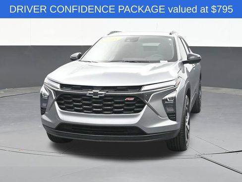 Used 2025 Chevrolet Trax RS w/ Driver Confidence Package FWD image 2