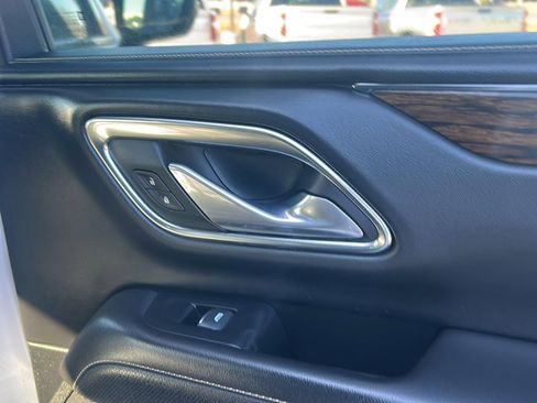 Used 2024 Chevrolet Suburban Premier image 31