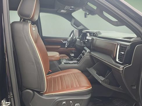 Used 2023 GMC Sierra 1500 Denali Ultimate AWD/4WD image 4
