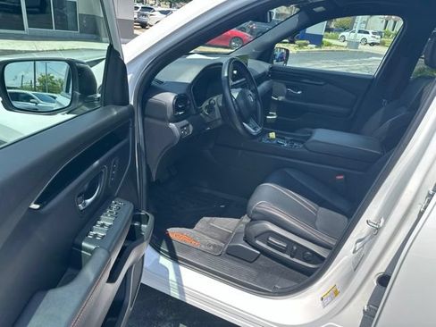 Used 2025 Honda Pilot TrailSport image 14