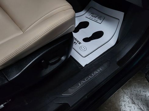 Used 2017 Jaguar F-PACE Premium image 16