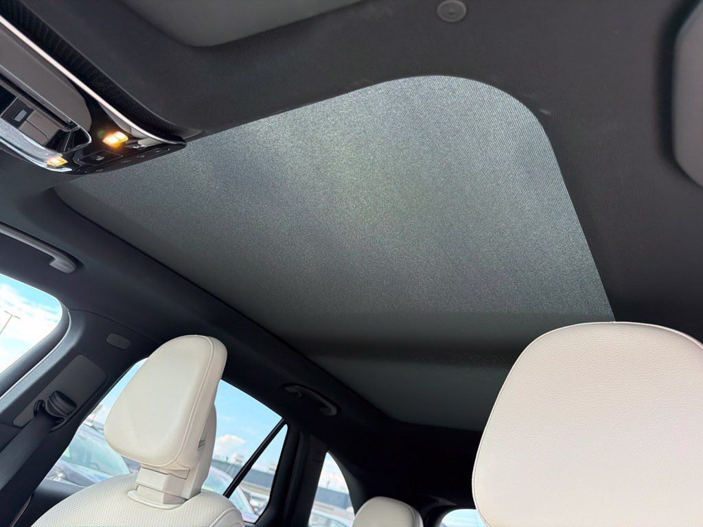 Used 2025 Mercedes-Benz GLC 300 image 17