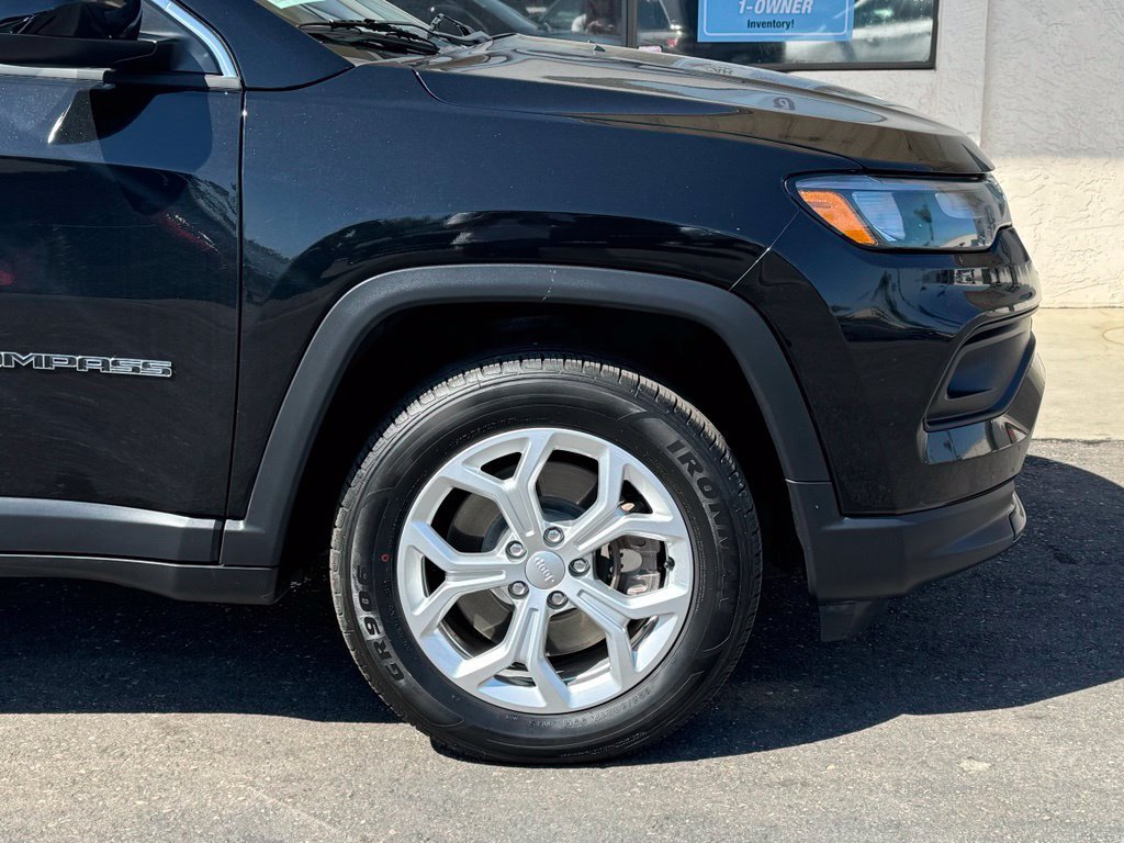 Used 2024 Jeep Compass Latitude AWD/4WD image 2