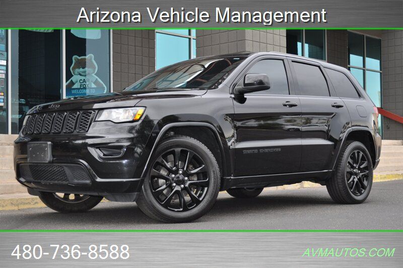 Used 2017 Jeep Grand Cherokee Altitude RWD image 1