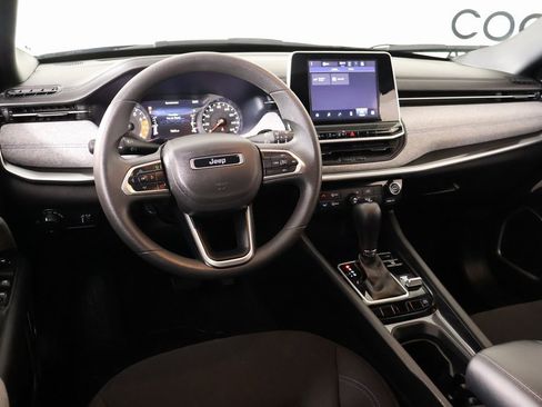 Used 2025 Jeep Compass Sport image 2