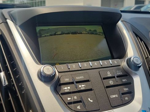 Used 2017 Chevrolet Equinox LS FWD image 25