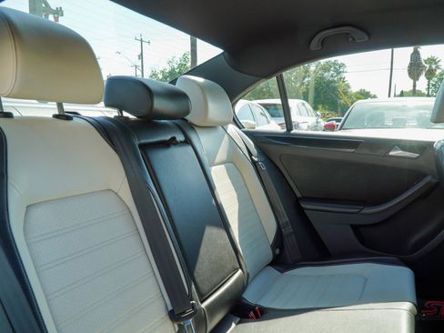Used 2015 Volkswagen Jetta SE image 23