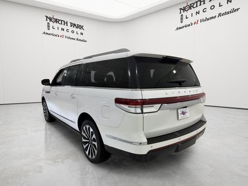 Used 2023 Lincoln Navigator L Reserve AWD/4WD image 3